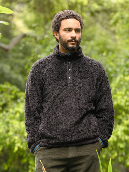 Shaggy Pullover in Black