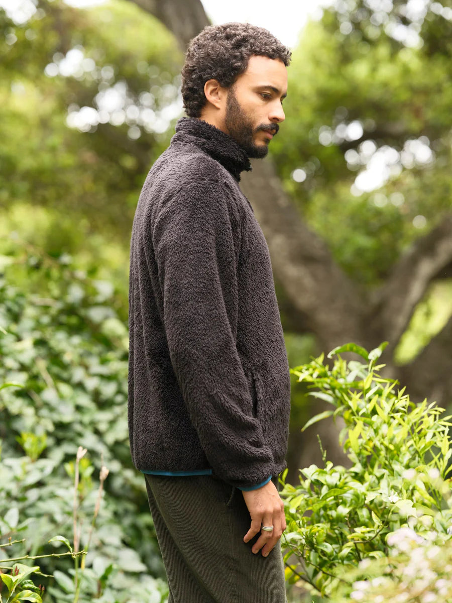 Shaggy Pullover in Black