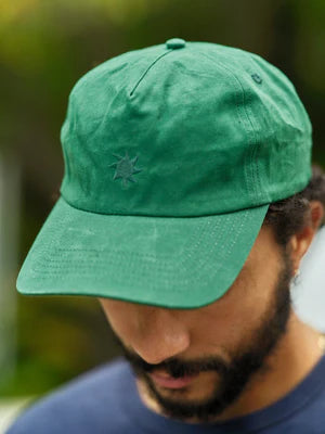 Waxed Sunsplash Hat in Forest